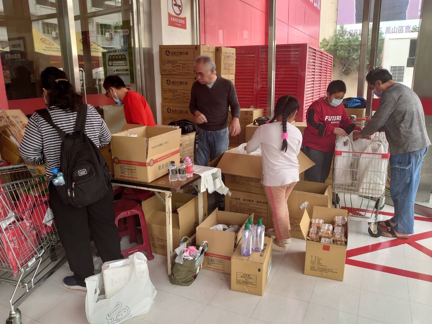 校友的熱情率先挽袖,更激發市民熱烈響應