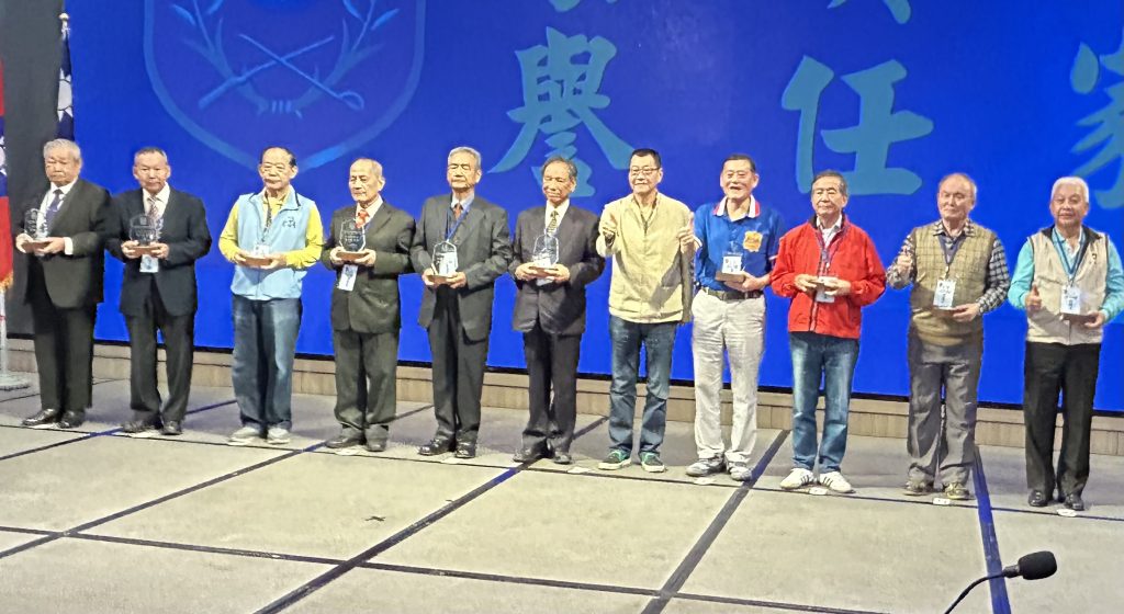 114.12.07董事長於校友總會頒獎2