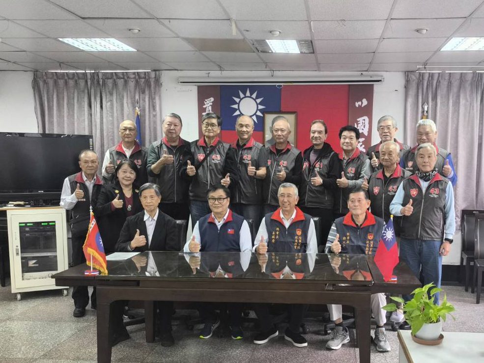 新舊任總會長與新舊任常務理監事合影